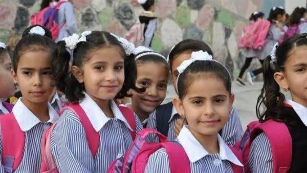 خلال العام الدراسي الجديد.. حقيقة إلغاء إجازة السبت وتطبيق نظام الفترتين في المدارس 