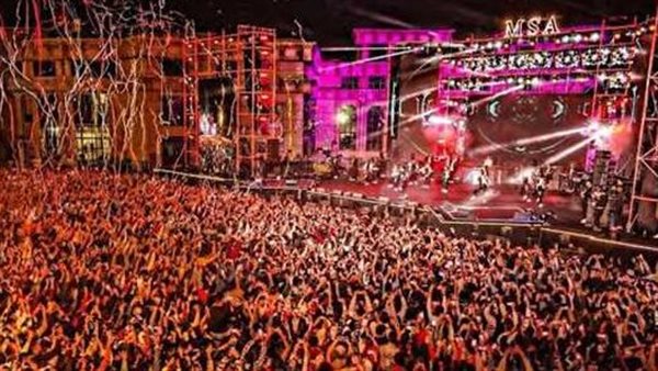 عدد الحاضرين تجاوز الـ70 ألفًا.. تعرف على أضخم حفل غنائي في تاريخ مصر