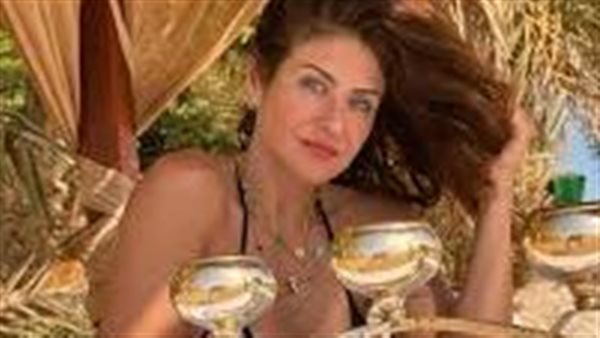 مفتوحة وقصيرة.. ملابس النجمات في الساحل الشمالي تشعل السوشيال ميديا | شاهد