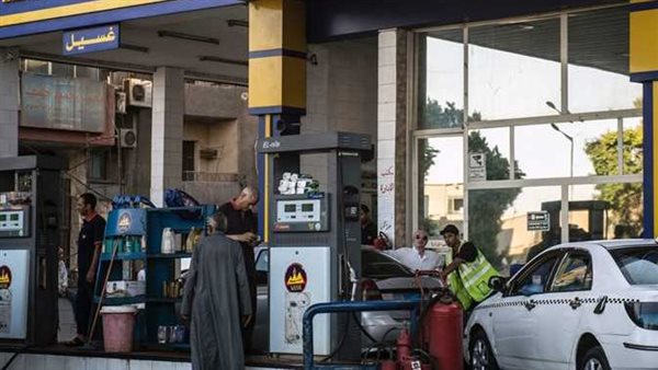 التسلسل الزمني.. كيف قفز سعر البنزين من 2.35 إلى 15 جنيها؟