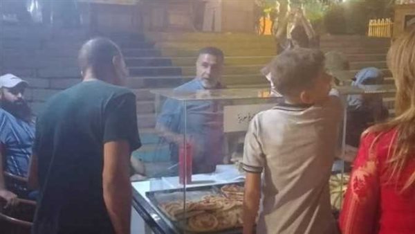 من ممثل إلى بائع فطائر.. تفاصيل مثيرة عما حدث مع فنان شهير