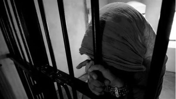 ضربوه بماسورة.. تفاصيل خناقة مساجين داخل حجز قسم شرطة النزهة