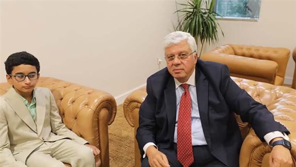 زويل جديد.. تفاصيل لقاء وزير التعليم العالي بالطفل العبقري يحيى عبدالناصر 