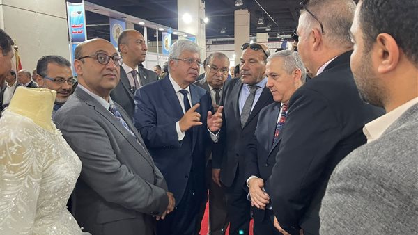 وزير التعليم العالي ورئيس الهيئة الوطنية للصحافة يتفقدان معرض اخبار اليوم التعليمي