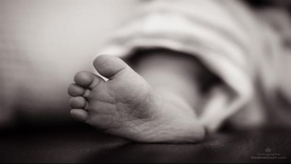 تفاصيل مأساوية.. أم تركت جثة طفلها ومسؤول ثلاجة مستشفى شهير باعه بـ400 جنيه