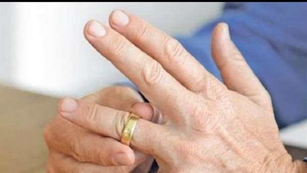 طلعت مدمنة.. عريس يطلب تطليق زوجته بعد 60 يوم زواج 