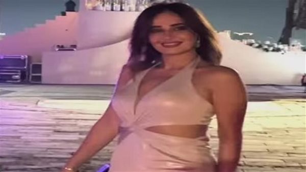 فوق الركبة.. حلا شيحة تثير الجدل بهذه الإطلالة | شاهد