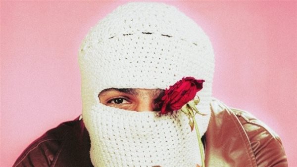 من هو؟..حكاية فيديو يكشف عن هوية مطرب الراب تووليت | شاهد