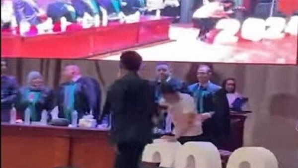 واقعة أثارت الغضب.. القصة الكاملة لفيديو رقص طالب جامعة الزقازيق في حفل التخرج | شاهد