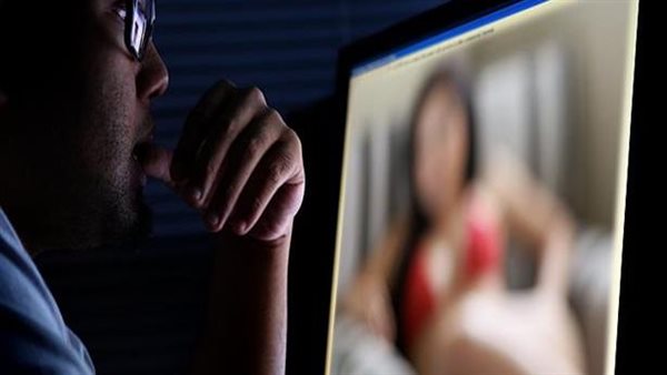 صور في أوضاع حميمية.. تفاصيل الحكم على المتهم بابتزاز فتاة بعين شمس