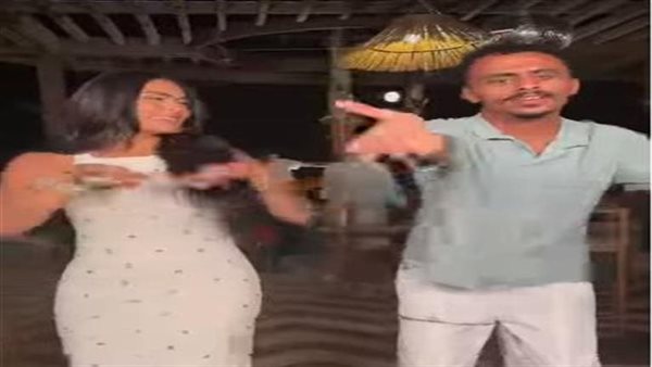 فرحتنا عدت على خير.. وصلة رقص لـ كزبرة وأسماء جلال | فيديو