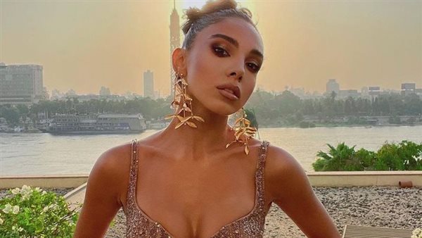 فستان جرئ.. سلمى أبو ضيف تثير الجدل بهذه الإطلالة | شاهد