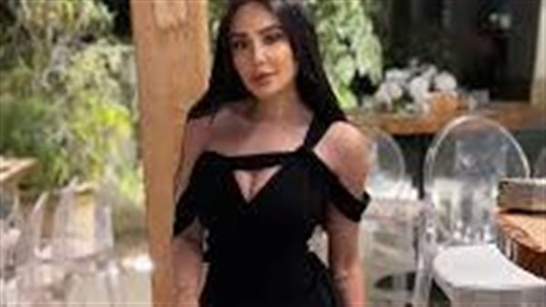 إطلالة جريئة.. مي القاضي تثير الجدل على البحر | شاهد