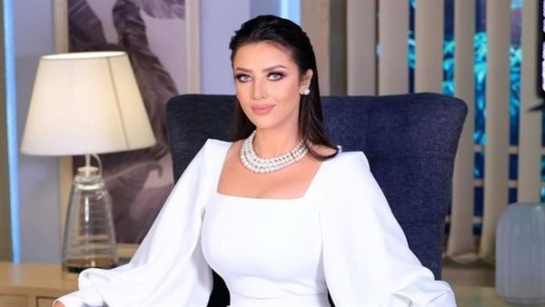 اتريقوا عليا وهددوني.. زوج يُقاضي زوجته بسبب ظهورها مع رضوى الشربيني