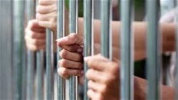 تكسير شقق وسلاح أبيض.. تفاصيل اعتداء زوجين على جارتهما بالعبور