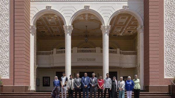 أوائل الثانوية العامة يتفقدون الجامعة البريطانية للتعرف على الكليات والمنح المجانية والمزايا الأكاديمية