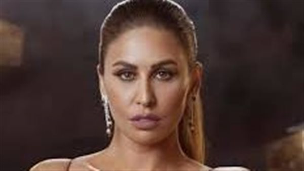 إطلالة مثيرة للفنانة مي سليم | شاهد