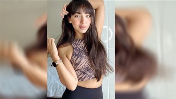 بطن مكشوف.. إطلالة مثيرة لشقيقة هنا الزاهد | شاهد