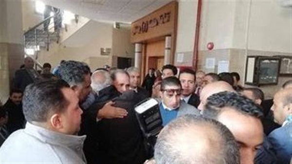 «طلب سندوتشات قبل الجلسة».. ماذا حدث في محاكمة أحمد فتوح في مرسى مطروح؟| فيديو