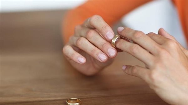 بيخوني مع عروسة لعبة.. هالة تطلب خلع زوجها في محكمة الأسرة