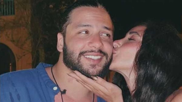 أنا متجوزة حلال.. كيف علقت آية سماحة على تقبيلها لزوجها؟ | فيديو