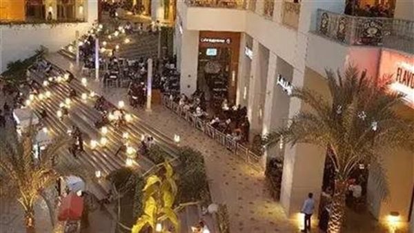 تجردت من ملابسها وتبولت وسط الناس.. أجنبية ترتكب فعلا فاضحا في مول شهير بالشيخ زايد 