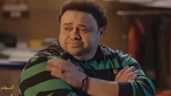 مش عارف يجيب أكل لابنه.. حكاية فنان يتسول في الشارع تثير الجدل | شاهد 