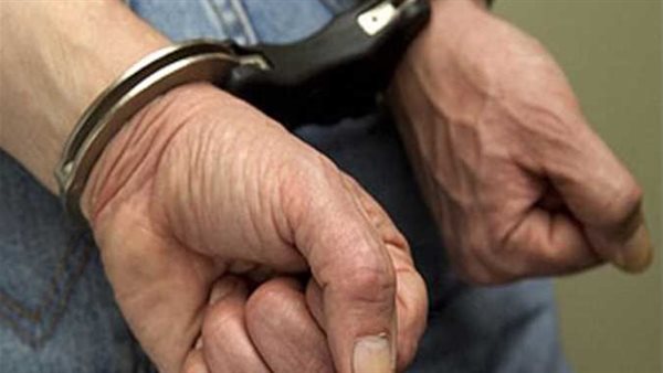 السبب صادم.. اعترافات مثيرة للمتهم بربط والدته فى جنزير حديدي