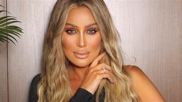 إطلالة جديدة للفنانة مايا دياب | شاهد