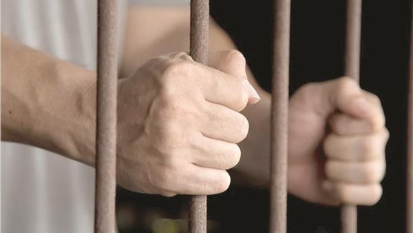 النسايب وقعوا في بعض.. تفاصيل طعن شاب على يد زوج شقيقته في سوهاج