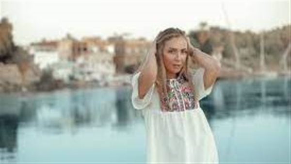 ريم البارودي تخطف الأنظار بإطلالة مثيرة | شاهد