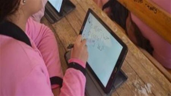 هيكلة الثانوية العامة.. التعليم تحسم الجدل بشأن إلغاء التابلت في النظام الجديد