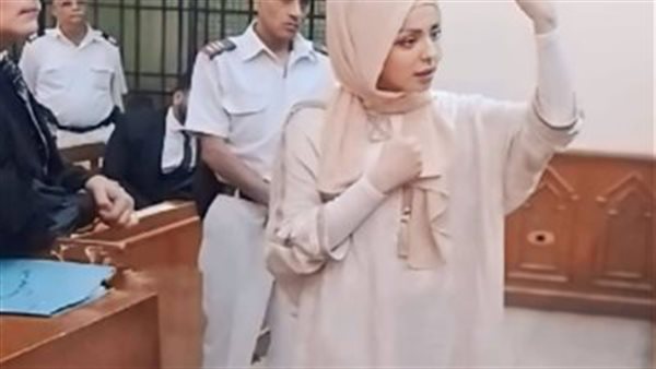 قرار جديد في محاكمة مضيفة الطيران المتهمة بقـ تل طفلتها