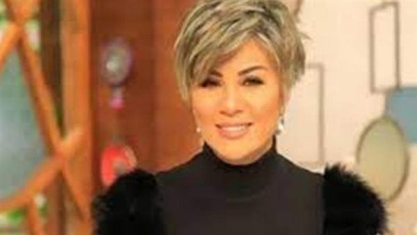 ماينفعش نبوس ونحضن الستات.. مفيدة شيحة تفتح النار على معجب اقتحم حفل نجوى كرم | فيديو