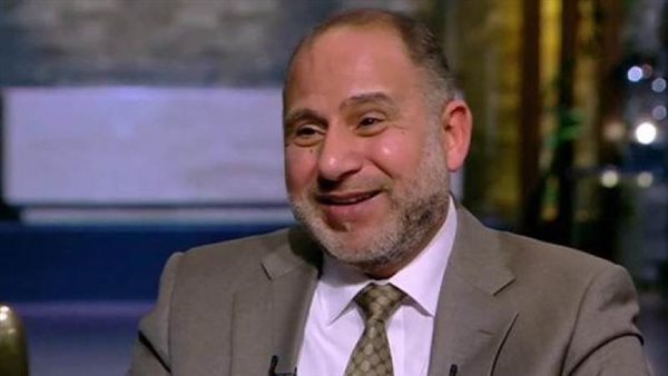 أستاذ صحة نفسية يكشف أمر خطير عن علاقة السوشيال بالنرجسية | فيديو