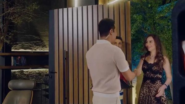  دخلت علاقات كتير وبتفلسع.. كيف ردت منة شلبي على أحمد سعد وما مواصفات فتى أحلامها؟ | فيديو