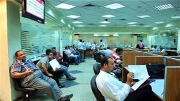 يطبق بأثر رجعي.. ضوابط ترقيات الموظفين بالدولة والحوافز الشهرية وتعديل رواتب