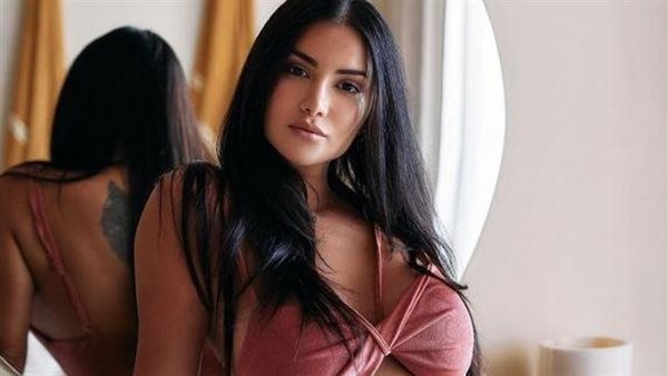 بنطلون ضيق جدا.. هدى الإتربي تثير الجدل بهذه الإطلالة | شاهد