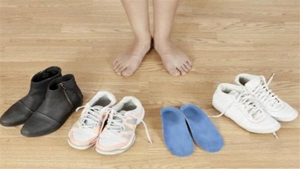 خبيرة طاقة تحذر من ترك الأحذية أمام باب المنزل | فيديو