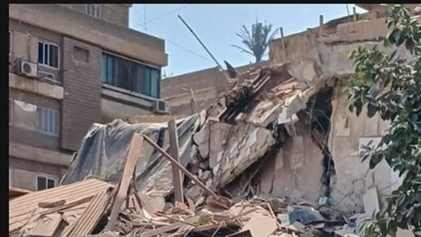 انهيار عقار أرض الجولف.. إنقاذ 3 سيدات والمحافظة تعلن موقف العقارات المجاورة 