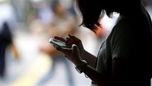 علماء يحسمون الجدل.. هل يؤدي الموبايل إلى سرطان المخ؟