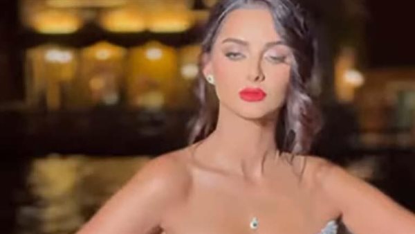 ممثلة إيرانية تتعرض لموقف محرج بسبب فستانها في مهرجان فينيسيا | فيديو