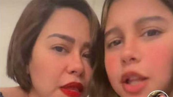 ما القصة؟.. ابنة شيرين عبدالوهاب تخوض أولى تجاربها الغنائية مع والدتها