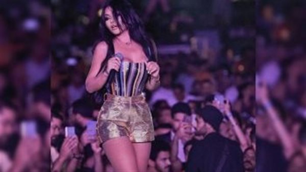 لن تتوقعه.. سعر صادم لفستان هيفاء وهبي بالساحل الشمالي | شاهد