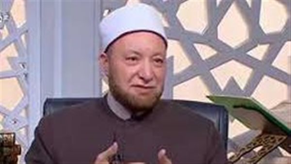 هل يجوز أن أمنع نفسي عن زوجي المدخن؟.. أمين الفتوى يجيب | فيديو