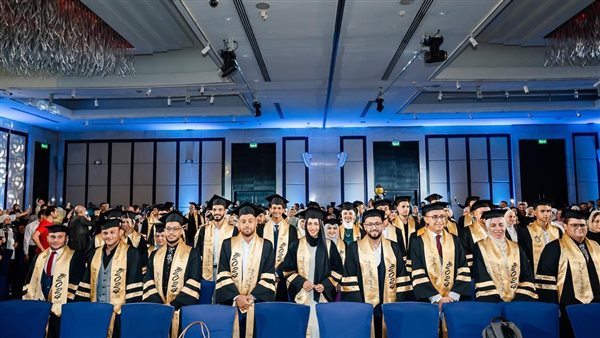 معاهد الوادي العليا بالعبور تحتفل بتخريج دفعة جديدة من طلابها وتستعد لاستقبال العام الدراسي الجديد