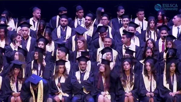 جامعة اسلسكا تحتفل بتخريج دفعة جديدة من كليتي إدارة الأعمال والحاسبات (صور)