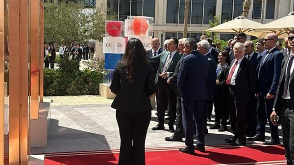 الرئيس الألماني يتفقد معرض الأبحاث والتكنولوجيا للجامعتان الألمانية GUC والدولية GIU (صور)