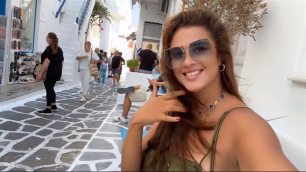  ياسمين عبد العزيز تثير الجدل بهذه الإطلالة | شاهد