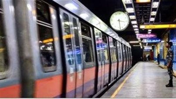 شاب يثير الذعر داخل مترو كلية الزراعة